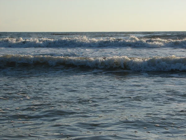 Belles grandes vagues à la mer Noire — Photo