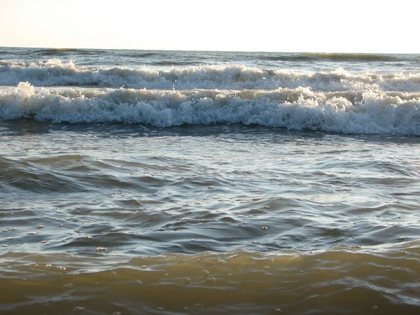 Schöne große Wellen am Schwarzen Meer — Stockfoto