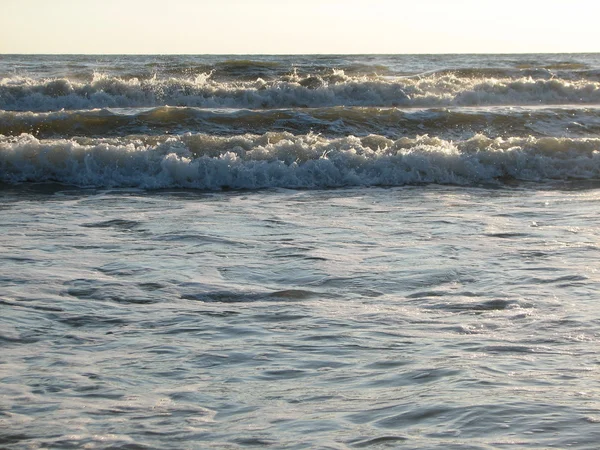 Mooie grote golven op de Zwarte Zee — Stockfoto