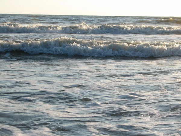 Belles grandes vagues à la mer Noire — Photo