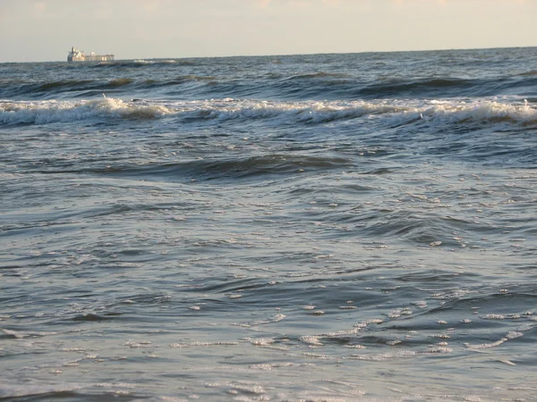Belles grandes vagues à la mer Noire — Photo