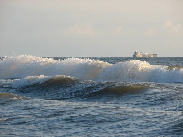 Belle Grande vague à Black Sand Beach — Photo