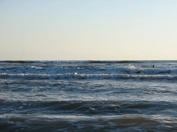 Vacker stor våg på Black Sand Beach — Stockfoto