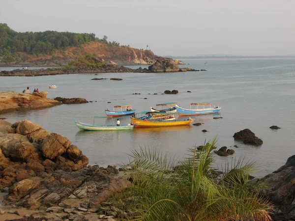 Bateaux de pêche bordés le long du rivage. Inde, Karnataka — Photo