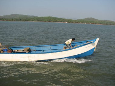 balıkçı tekneleri kıyı dizilmiş. Türkiye, İstanbul