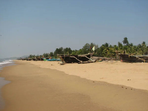 Bateaux de pêche bordés le long du rivage. Inde, Karnataka — Photo