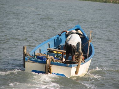 balıkçı tekneleri kıyı dizilmiş. Türkiye, İstanbul