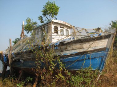 balıkçı tekneleri kıyı dizilmiş. Türkiye, İstanbul