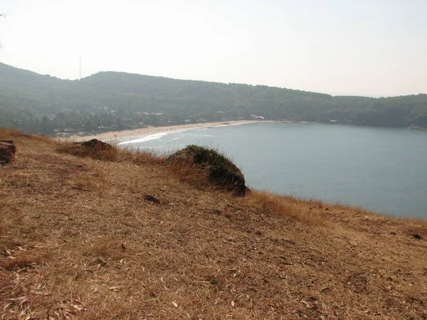 Vue sur la mer depuis le sommet de la montagne — Photo