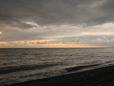 Günbatımı plaj sandalyesi ile denize