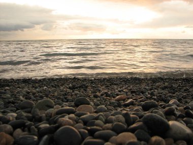 Günbatımı plaj sandalyesi ile denize