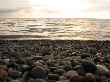 Günbatımı plaj sandalyesi ile denize