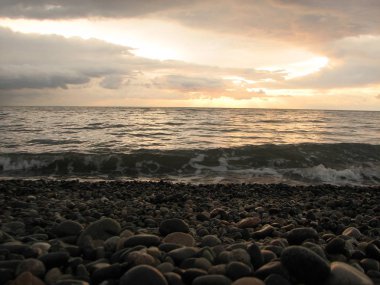 Günbatımı plaj sandalyesi ile denize