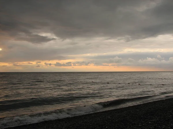 Günbatımı plaj sandalyesi ile denize