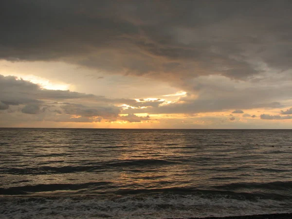 Günbatımı plaj sandalyesi ile denize