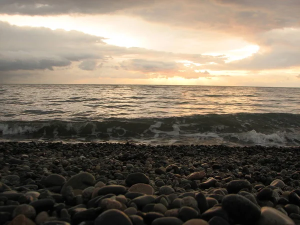 Günbatımı plaj sandalyesi ile denize