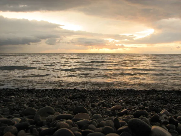 Günbatımı plaj sandalyesi ile denize
