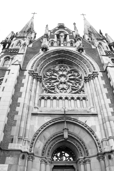 Aziz Olga ve Elizabeth, cephe, neogothic Tapınağı