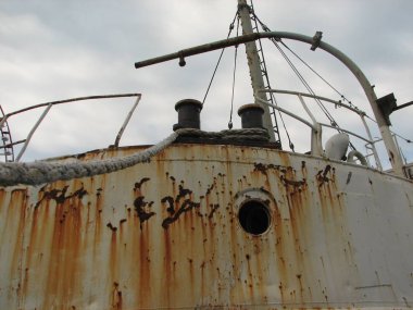 Eski kırık gemi agrounded yakın