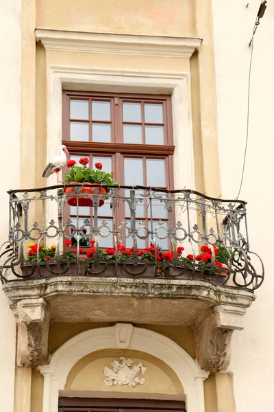 Güney Avrupa tarzı mimaride. Cote dazur dağ ve provence karakteristik stili özellikleri