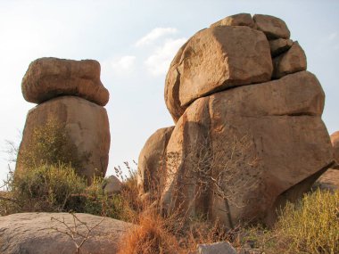 Antik şehir Hampi içinde taş olan manzara