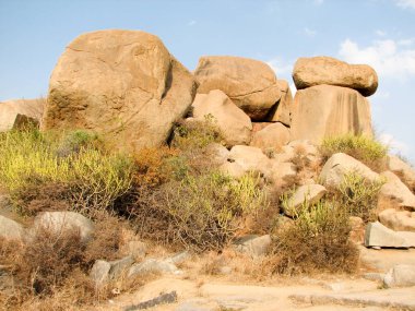 Antik şehir Hampi içinde taş olan manzara