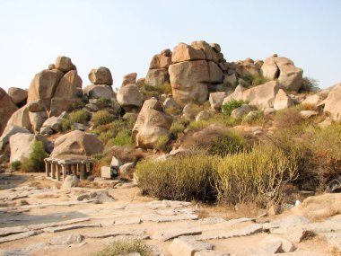 Antik şehir Hampi içinde taş olan manzara