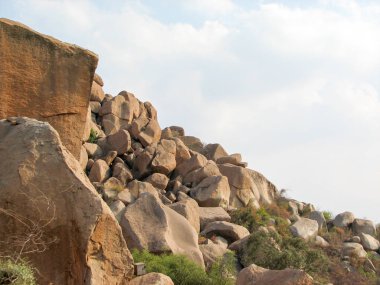 Antik şehir Hampi içinde taş olan manzara