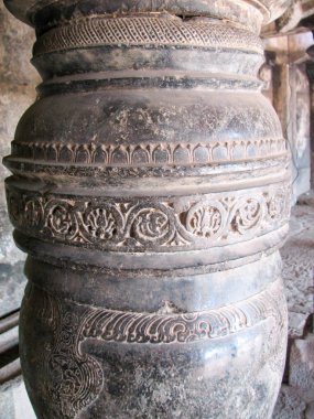 Hampi tapınakta antik kalıntıları mimarisinin güzel sütunlar