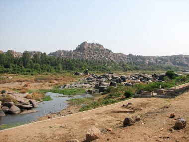 Antik şehir Hampi içinde taş olan manzara