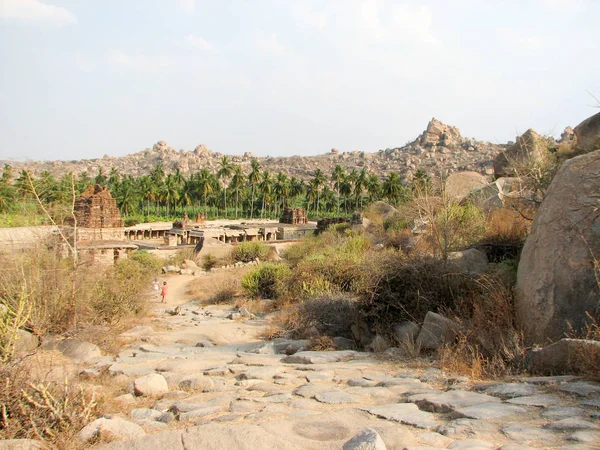 Landschaft mit Steinen in der antiken Stadt Hampi — Stockfoto