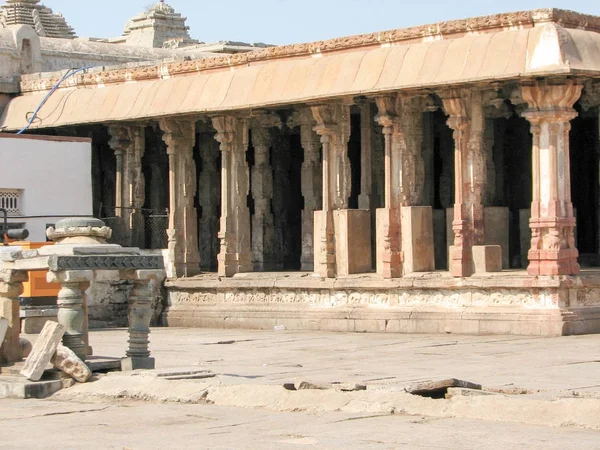 Virupaksha 寺，坐落于古城在亨比印度胜利城遗址. — 图库照片