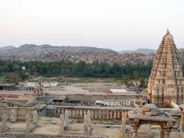 Virupaksha 寺，坐落于古城在亨比印度胜利城遗址. — 图库照片