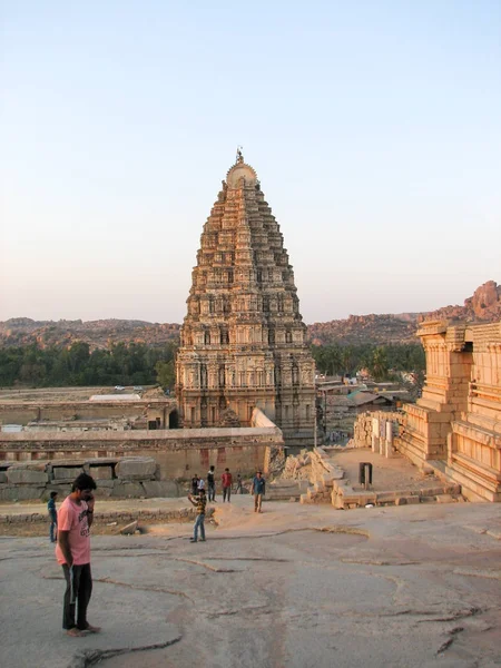 Virupaksha tempel, gelegen in de ruïnes van de oude stad Vijayanagar bij Hampi, India. — Stockfoto