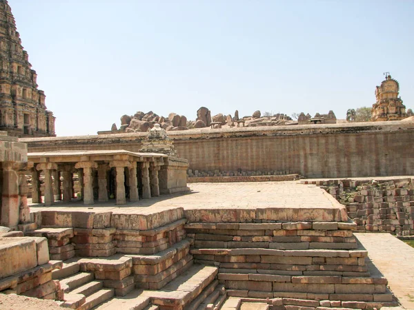 Temple Virupaksha, situé dans les ruines de l'ancienne ville Vijayanagar à Hampi, Inde . — Photo