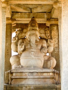 Ganesha Tapınağı'nda kutsal merkezi etrafında Hampi,
