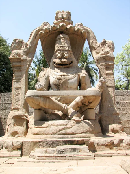 Estátua de pedra de Narasimha em Hampi — Fotografia de Stock