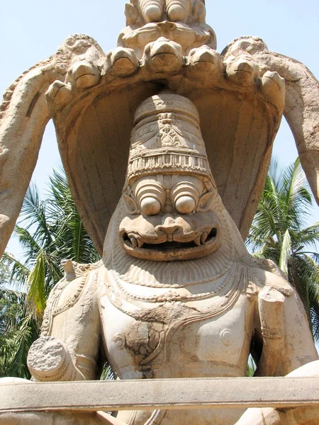 Estátua de pedra de Narasimha em Hampi — Fotografia de Stock