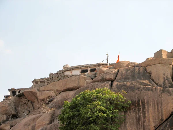 Pohled na starobylé ruiny na Hemakuta kopci v Hampi, — Stock fotografie