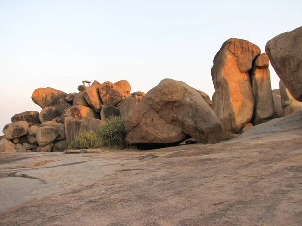 Antik şehir Hampi içinde taş olan manzara