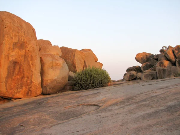 Antik şehir Hampi içinde taş olan manzara
