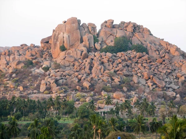 Antik şehir Hampi içinde taş olan manzara