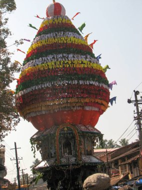 Giantic ahşap araba Gokarna sokak