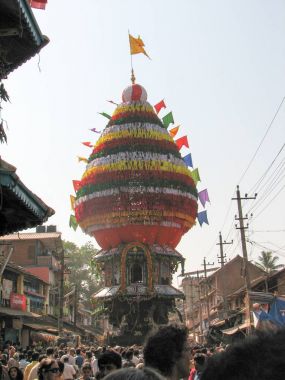 Giantic ahşap araba Gokarna sokak