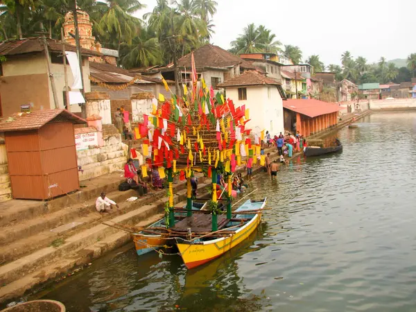 Barco para montar una deidad en el Hindu Festiva — Foto de Stock