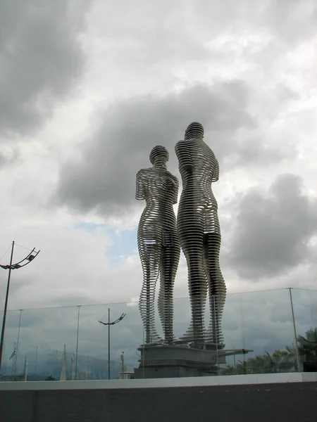 ⬇ Скачать Картинки Статуя Влюблённых Батуми, Стоковые Фото Статуя.