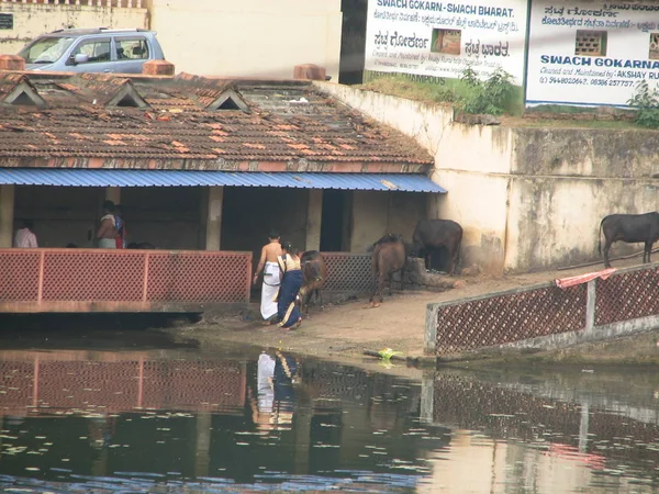 गोकर्ण भारत। पुराने भारतीय शहर की सड़कों — स्टॉक फ़ोटो, इमेज