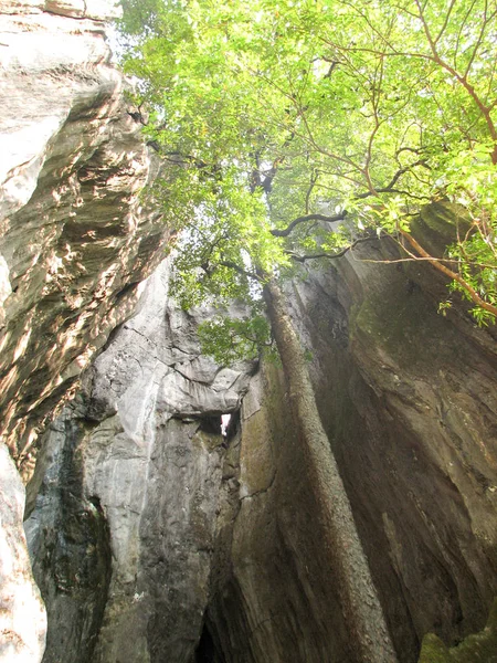 Formações rochosas em Yana Karnataka, Índia. Rocha maciça — Fotografia de Stock