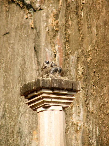 Formaciones rocosas en Yana Karnataka, India. Masiva roca — Foto de Stock