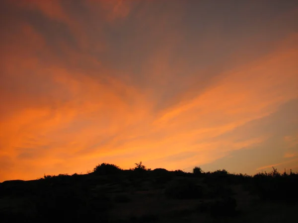 Weiße Wolken vor blauem Himmel — Stockfoto